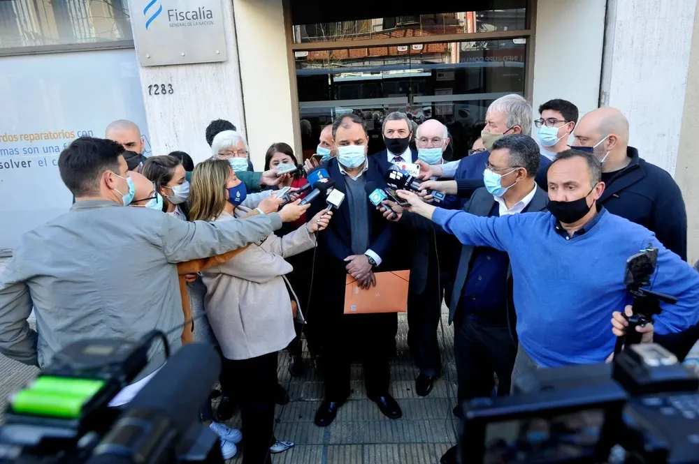 Frente Amplio presenta denuncia en fiscalía por asunto del puerto de Montevideo