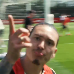 Darwin Núñez celebró su golazo en la práctica de Liverpool Darwin Núñez celebró su golazo en la práctica de Liverpool