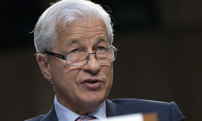 Guiño a Donald Trump: JP Morgan invertirá 1,5 billones de dólares en proyectos para la seguridad nacional