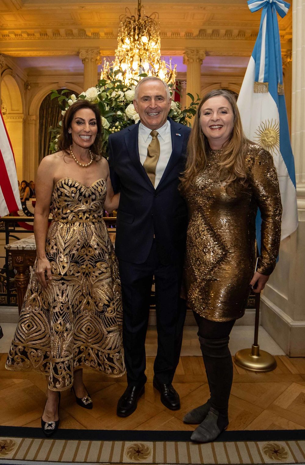 El embajador Marc Stanley y su esposa Wendy junto a su colega, la embajadora del Reino Unido de Gran Bretaña en Buenos Aires Kirsty Hayes
