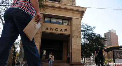 En medio de críticas por pérdidas, ANCAP se dispone a subir las naftas