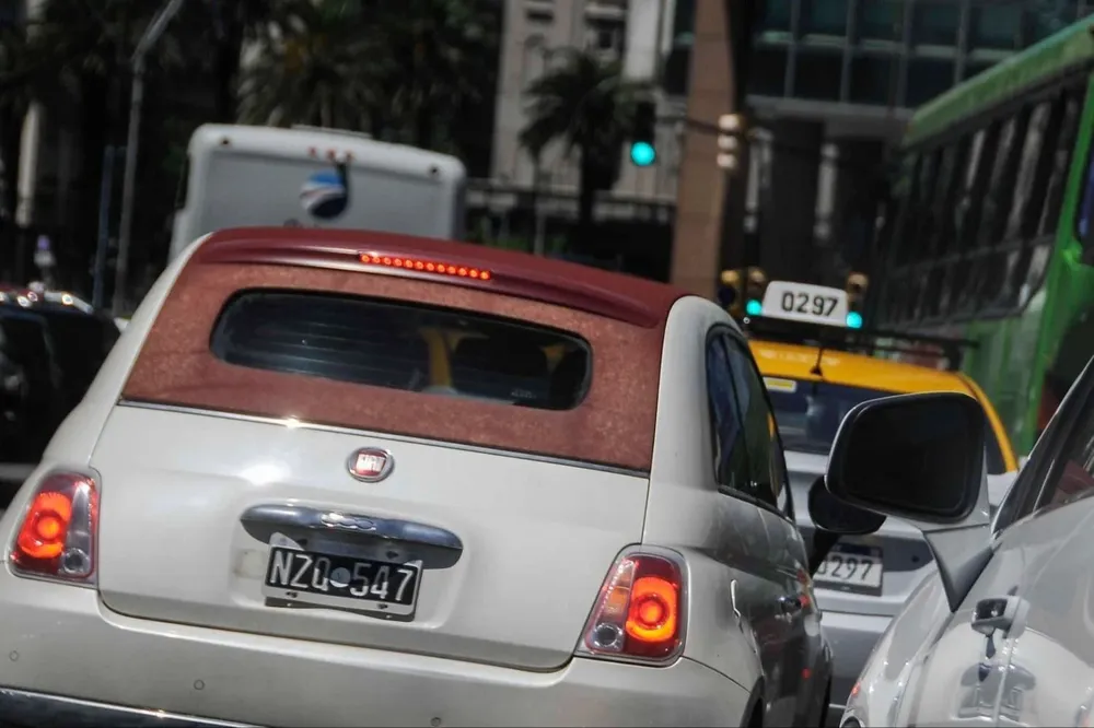 Ante la flexibilización de las restricciones migratorias (a partir de septiembre para propietarios y a partir de noviembre para turistas extranjeros), y la gradual normalización de la actividad estatal uruguaya, esos individuos, familias y empresas que de alguna manera quedaron “varados fiscalmente” en su país de origen o que debieron transitar situaciones imprevistas, se enfrentan ante la oportunidad de reorganizar y cuidar minuciosamente los aspectos fiscales de las mudanzas que en su momento quedaron truncas.