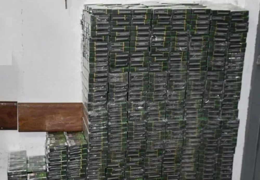 Algunos de los cigarrillos encontrados en la camioneta