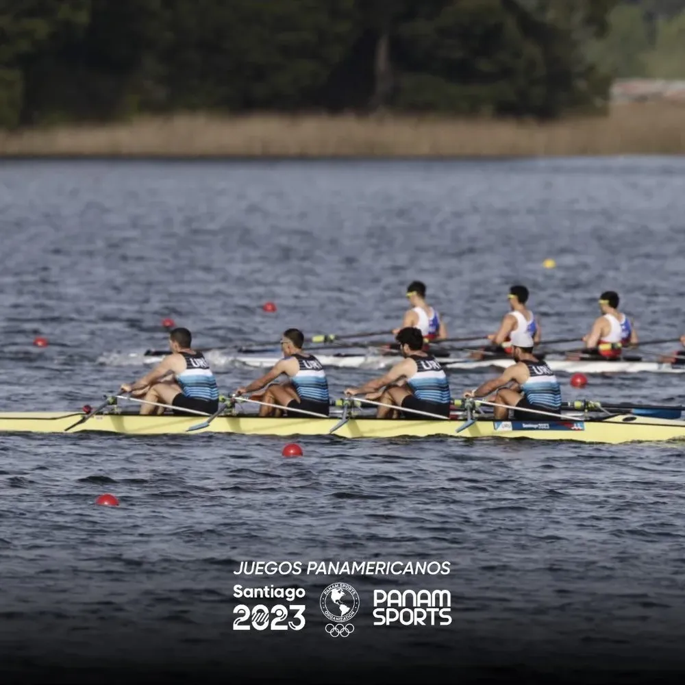 Leandro Salvagno, Bruno Cetraro, Felipe Klüver y Marcos Sarraute al ganar el oro en los Panamericanos de Santiago