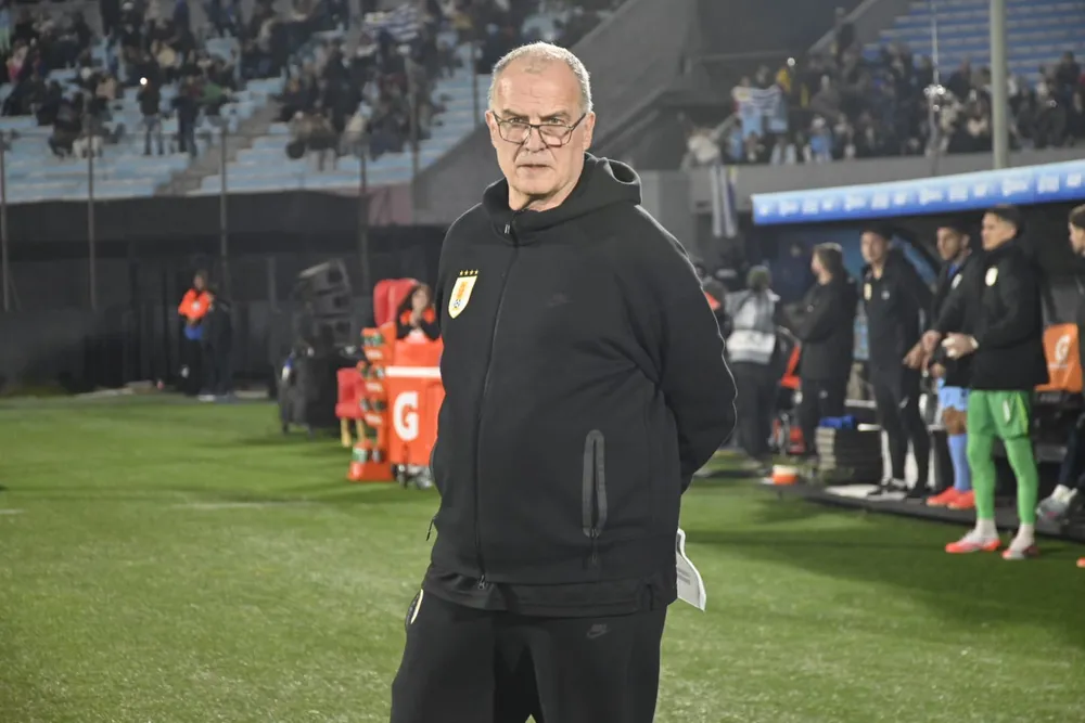 Marcelo Bielsa, técnico de Uruguay, ante Venezuela por Eliminatorias