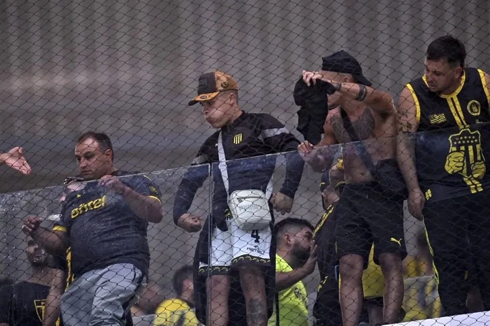 El gesto racista de un hincha de Peñarol
