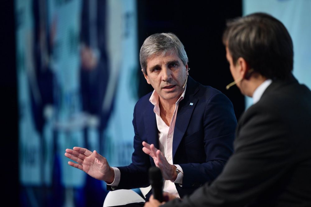 El ministro de Economía Luis Caputo en el IAEF