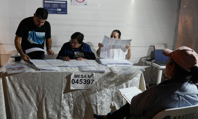 Perú: las actas en observación decidirán quién acompañará a Keiko Fujimori en la segunda vuelta de las presidenciales