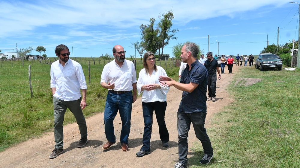 La ministra de Vivienda visitó obras de mitigación para familias en situación de extrema precariedad en las localidades de Clara, Paso de los Novillos y Montevideo Chico, en el departamento de Tacuarembó. La ministra de Vivienda visitó obras de mitigación para familias en situación de extrema precariedad en las localidades de Clara, Paso de los Novillos y Montevideo Chico, en el departamento de Tacuarembó.