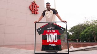 Nicolás De la Cruz recibió un homenaje de Flamengo por haber llegado a 100 partidos con su camiseta