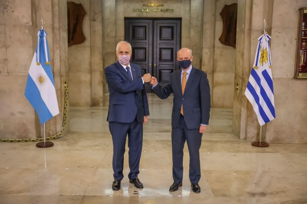 La reunión entre los ministros de defensa se dio este lunes en Argentina