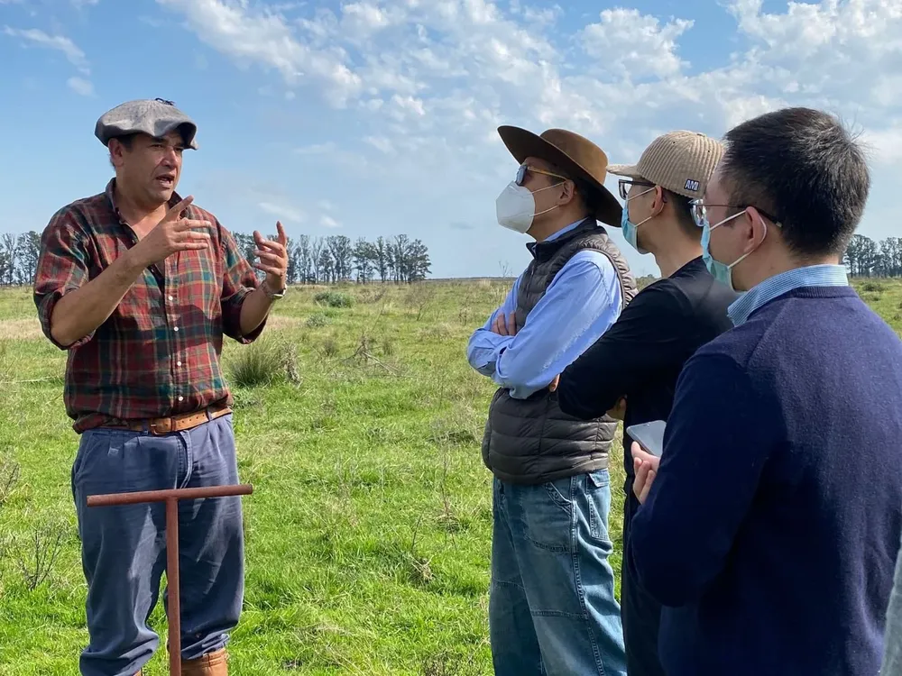 Sebastián Da Silva, el senador que recibió a la delegación china y tiene una confianza personal, no política con el embajador