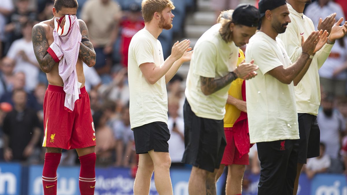 El desgarrador llanto de Darwin Núñez en el homenaje de Liverpool a Diogo Jota y su posterior dedicatoria en redes sociales