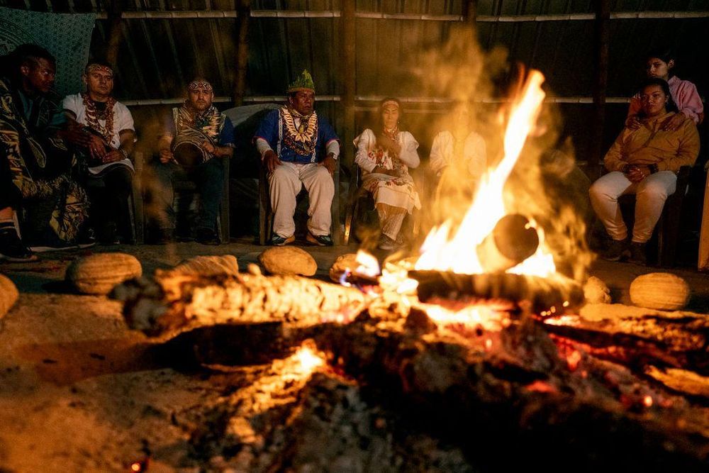 Para los pueblos indígenas determinadas sustancias consideradas drogas por la sociedad occidental son parte esencial de sus costumbres y tradiciones.