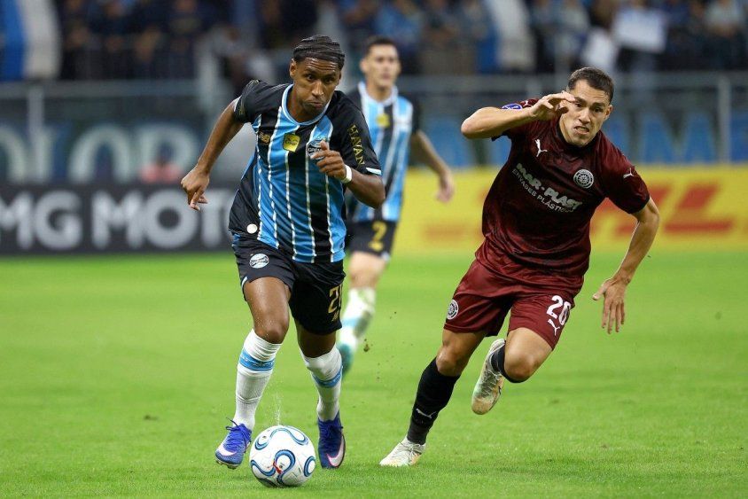 Tete y Facundo Silvera en Gremio vs Montevideo City Torque por la fecha 6 de la Copa Sudamericana