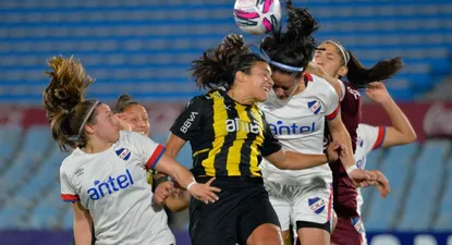 Nacional y Peñarol en el clásico del Torneo Apertura