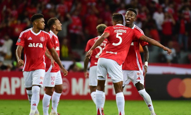 Festejo de uno de los goles de Inter ante Nacional