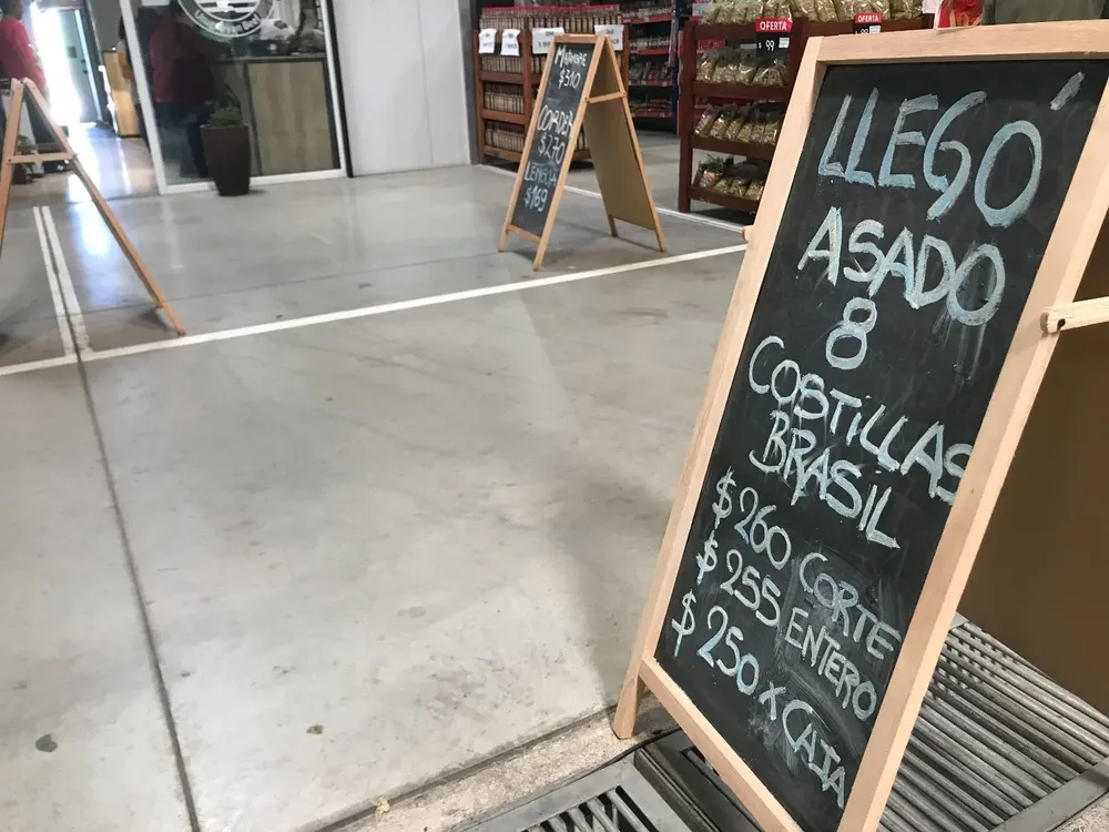 Precio del asado brasileño en uno de los locales del Mercado Polivalente de la UAM.