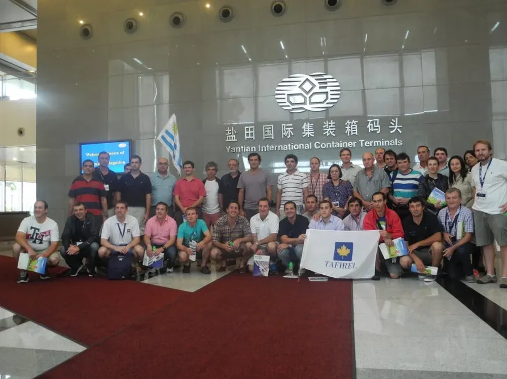 El grupo de productores uruguayos visitó el puerto de Shenzhen