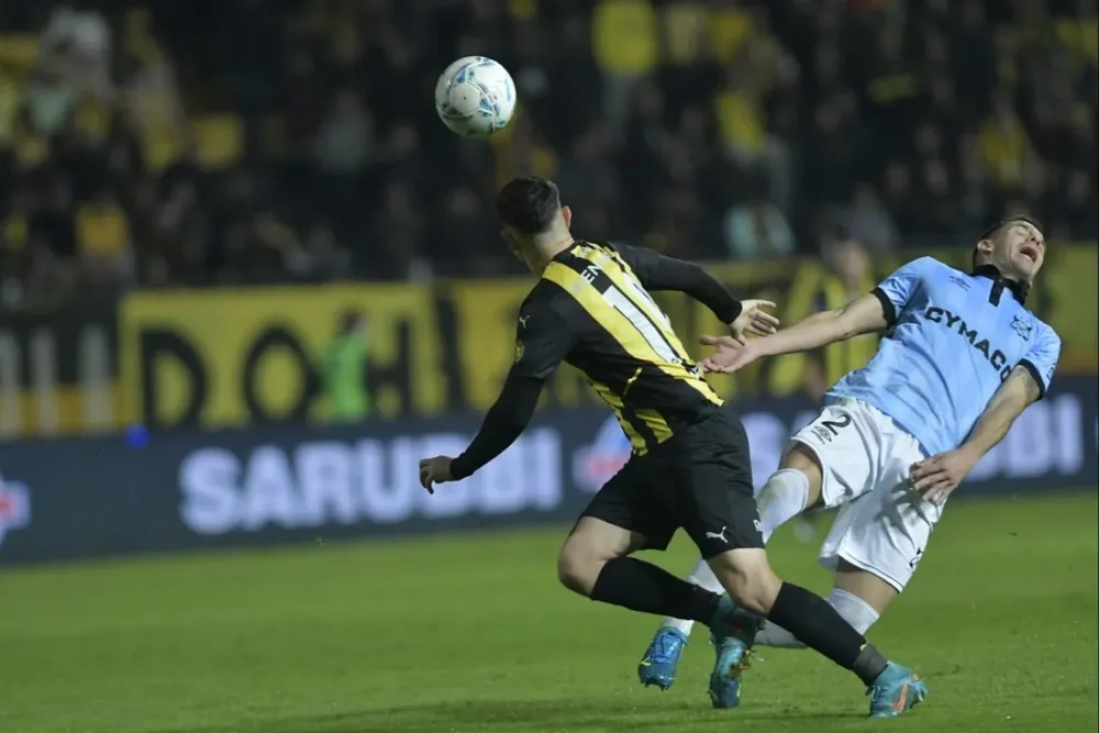 Álvarez Martínez arranca, Aguirre cae