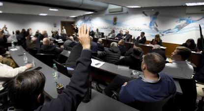 Comercialización de los derechos de TV del fútbol uruguayo: 12 empresas compraron los pliegos, incluida Tenfield, y quedaron habilitadas a participar del llamado abierto de la AUF