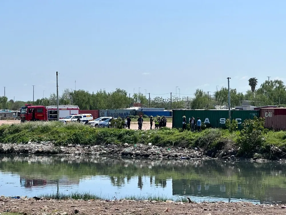 Zona donde fue encontrado el cuerpo. ientífica, homicidios y bomberos trabajan en el lugar