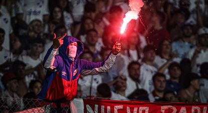 Volvieron los enmascarados, las bengalas y las banderas robadas a las tribunas de Nacional y Peñarol en el clásico de la Supercopa Uruguaya 2026