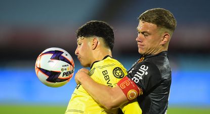 Leonel Jaime y Agustín Pinheiro en el partido entre Peñarol y Progreso