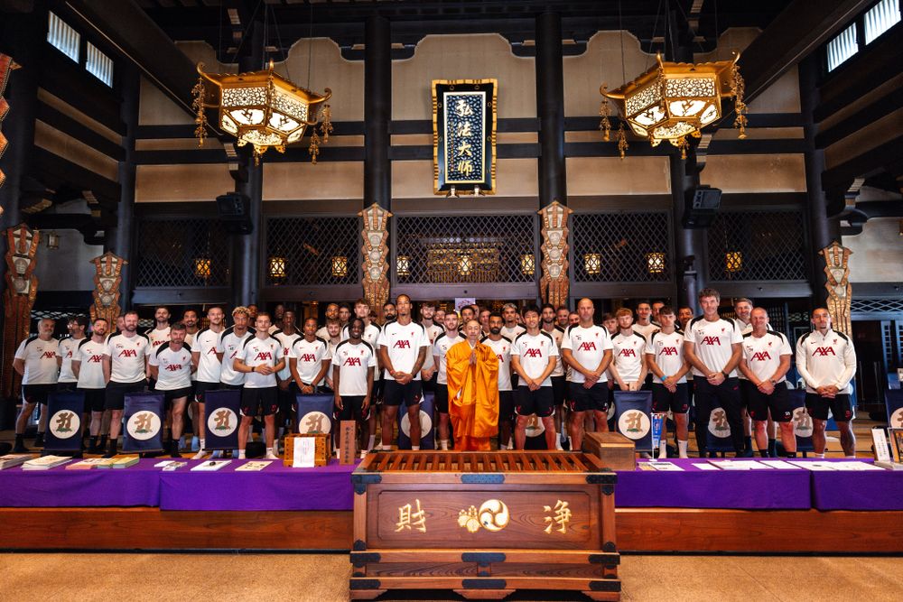 La meditación de Darwin Núñez y los jugadores de Liverpool en un templo de Tokio La meditación de Darwin Núñez y los jugadores de Liverpool en un templo de Tokio