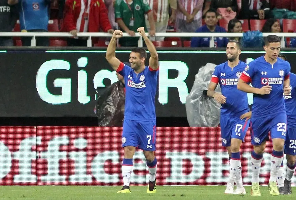 Cauteruccio festeja un gol en México