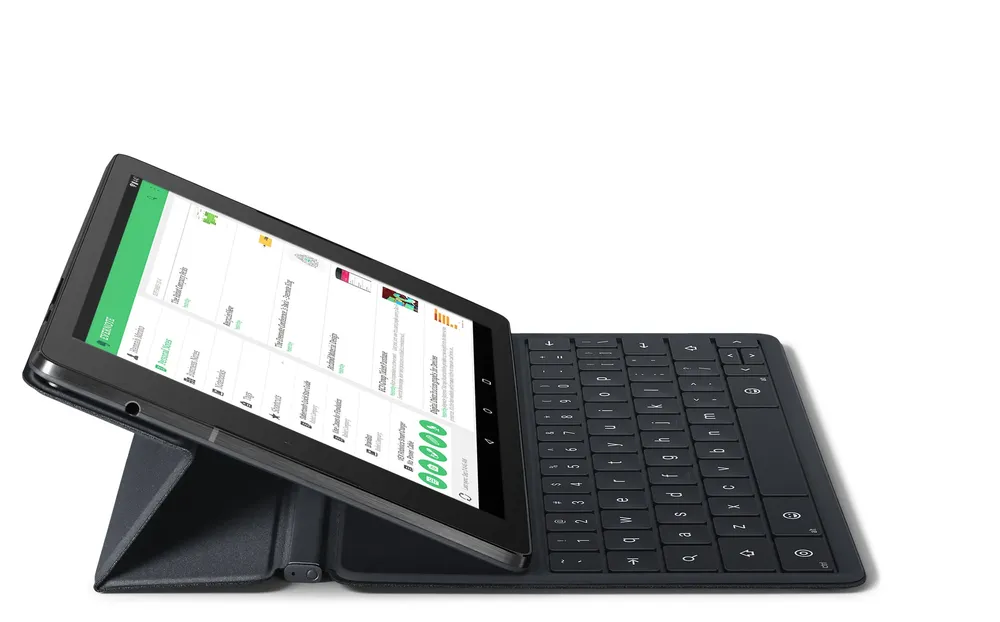 Para la Nexus 9 se creó un sobre con teclado que se ajusta de forma magnética a la tableta y se adapta a la falda