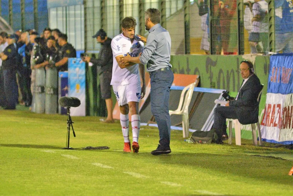 El paraguayo Miguel Jacquet, no estuvo efectivo en su debut en Nacional