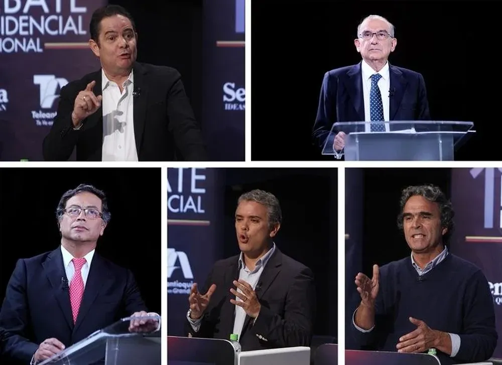 Germán Vargas Lleras (arriba, izquierda), Humberto de la Calle (arriba derecha), Gustavo Petro (abajo, izquierda), Iván Duque (abajo, centro) y Sergio Fajardo (abajo, derecha)