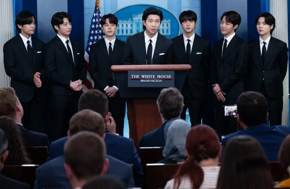 La banda surcoreana BTS aprovechó la invitación de Joe Biden a la Casa Blanca para denunciar el racismo contra las personas asiáticas