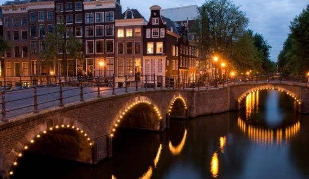Ámsterdam prohíbe los barcos contaminantes en sus canales turísticos