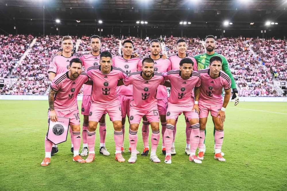 Messi muestra una faceta solidaria, preocupándose por sus compañeros de equipo. &nbsp;