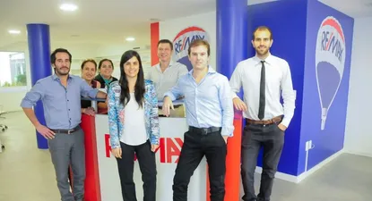 Gastón Cuadro, Alejandra Gaicosa, Laura Landa, Lorena Miguel, Leonardo Paladino, Martín Díaz y Nicolás Rossiello, del equipo de Re/Max Focus ubicado en la calle Rivera