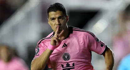 Suárez siempre cumple en las redes