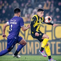 Ignacio Sosa de Peñarol ante Guillermo De los Santos de Defensor Sporting por el Torneo Intermedio Ignacio Sosa de Peñarol ante Guillermo De los Santos de Defensor Sporting por el Torneo Intermedio