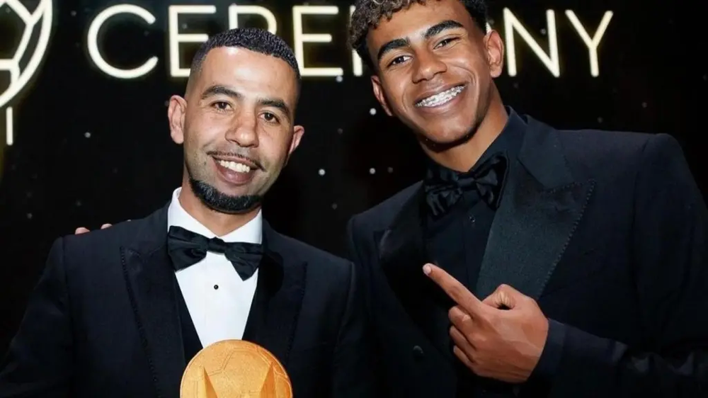 Nasraoui junto a sus hijo, Lamine Yamal.&nbsp;