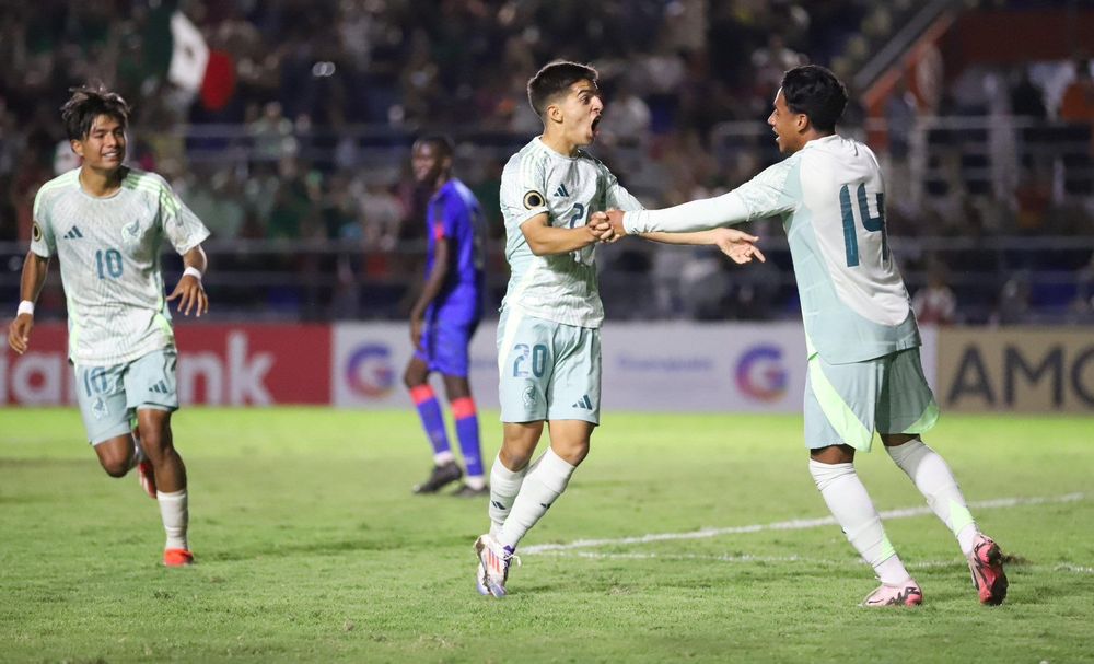 Xavier Biscayzacú celebra su gol para la selección de México en el Premundial sub 20 de Concacaf