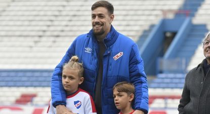 Sebastián Coates volvió a Nacional y al Gran Parque Central, y lo hizo con sus hijos