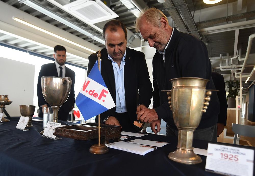 El lanzamiento del sello de Nacional por la Gira de 1925 El lanzamiento del sello de Nacional por la Gira de 1925