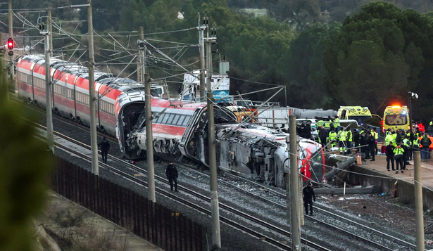 Primeras imágenes aéreas: el lugar de la tragedia, el rescate de las víctimas y el pedido de los familiares en redes sociales