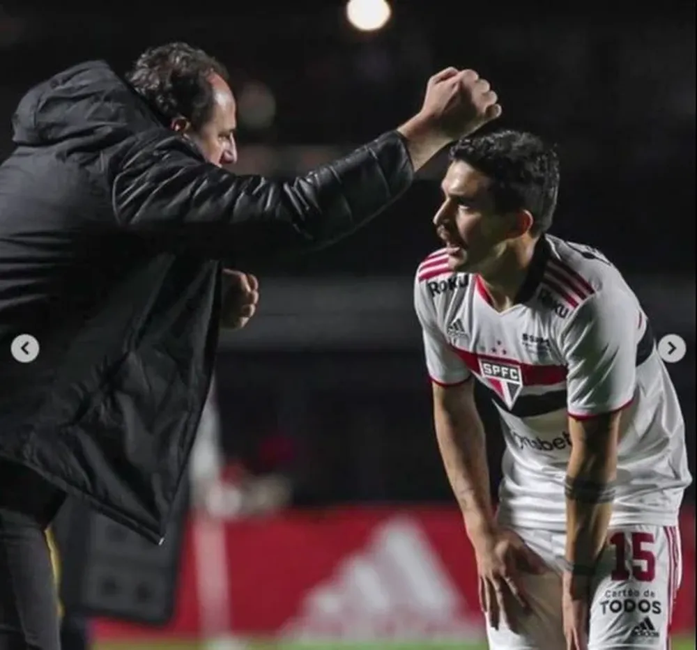 Rogerio Ceni y Gabriel Neves en Sao Paulo