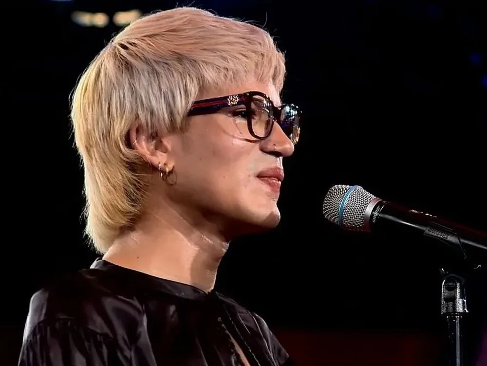 Valentino Pascual cantó Versace on the floor