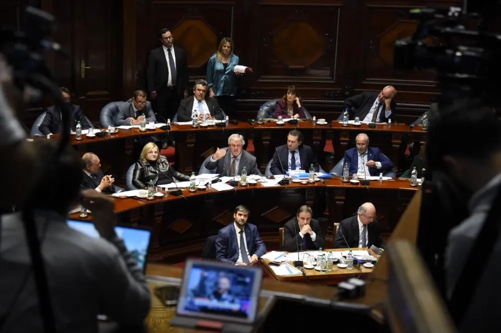 Heber, Ferrés y Garcé responden en el Senado por caso Astesiano