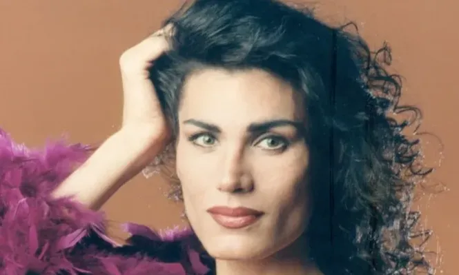 Se estrena Ella, la serie que cuenta la vida de Cris Miró, la primera vedette trans de Argentina