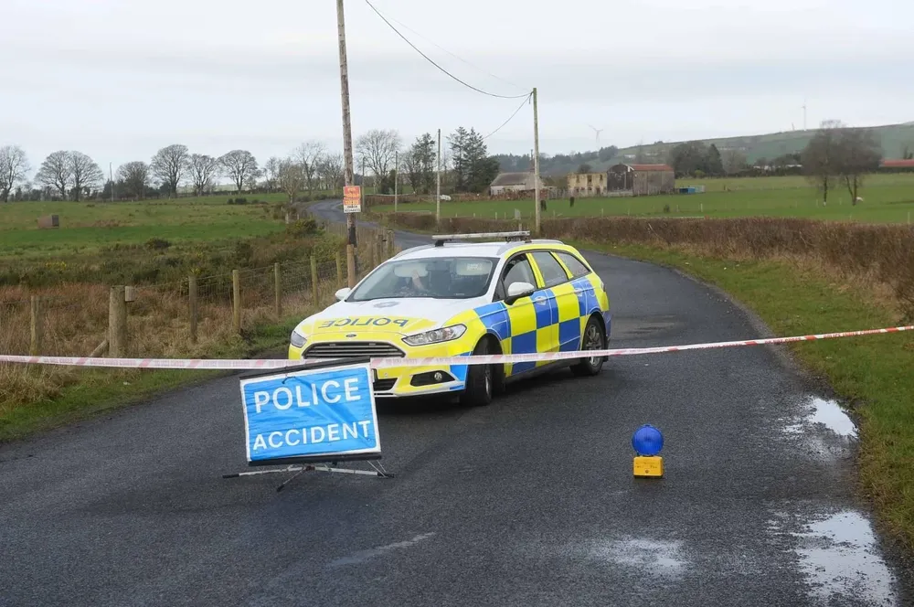 El líder del Partido Democrático Unionista, probritánico y adversario del Sinn Fein, Jeffrey Donaldson, dijo que quienes cometieron el ataque eran “unos cobardes”.