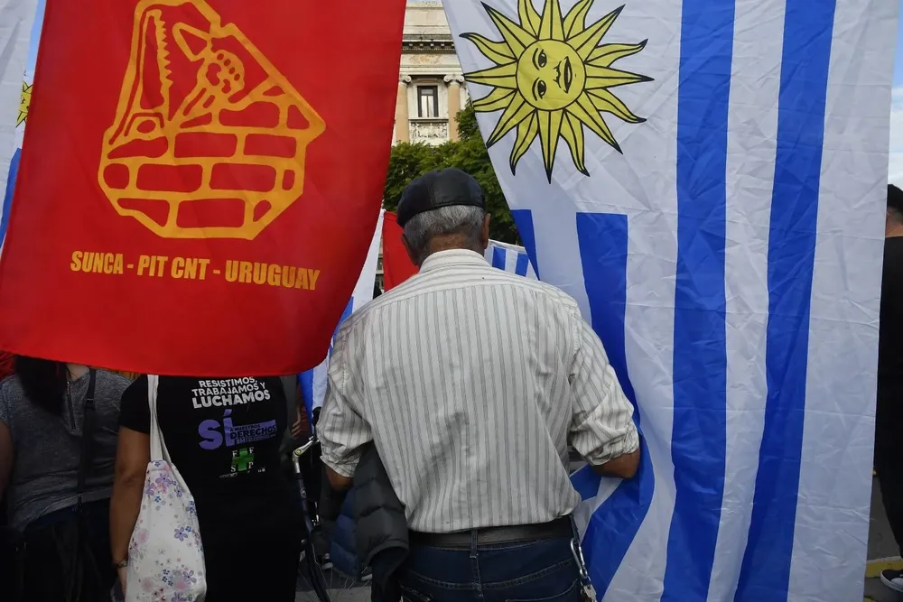 Manifestación contra la reforma jubilatoria durante su votación final en el Senado